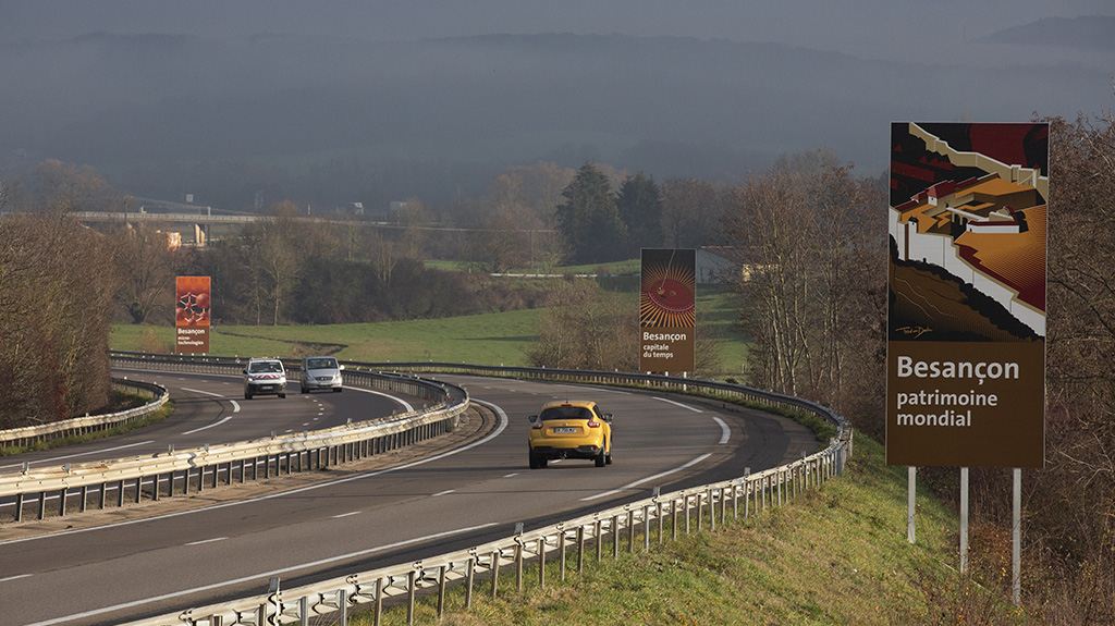 Panneaux de valorisation du territoire sur l'A36_head