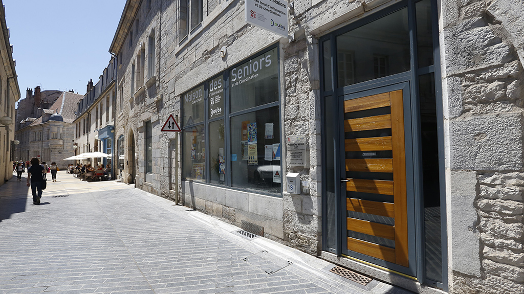 La maison qui prend soin des séniors_head