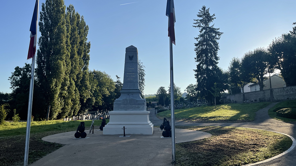 A la mémoire des défenseurs de la Patrie_head