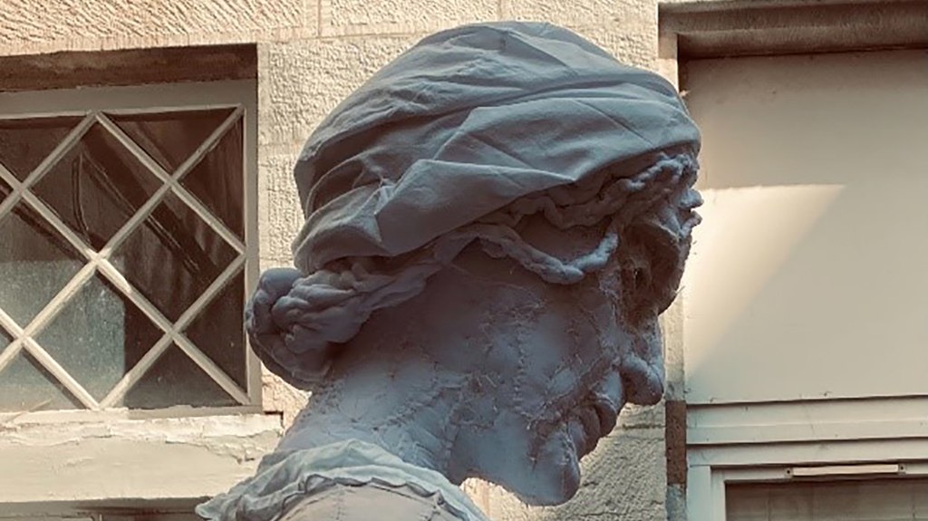 Une statue contre les violences_head