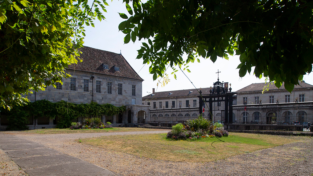 Hopital-Saint-Jacques-Arsenal_head