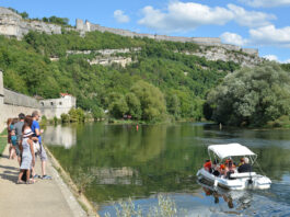 Un tour en bateau sur le Doubs