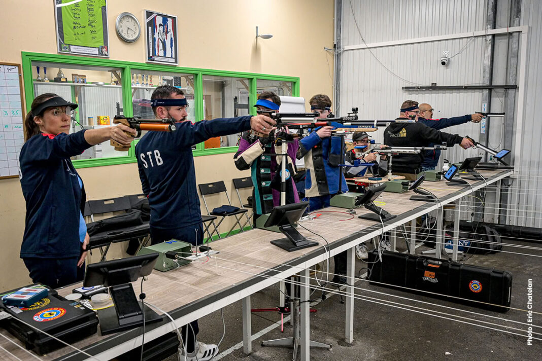 des athlètes de la société bisontine de tir