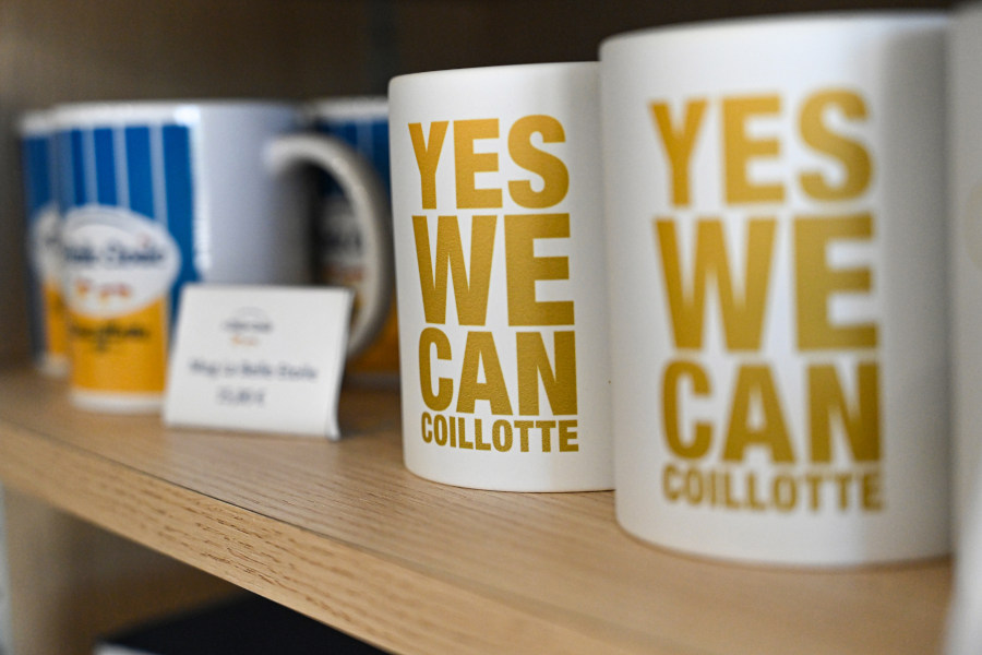 Tasses de chez Poitrey "Yes we can...coillotte"